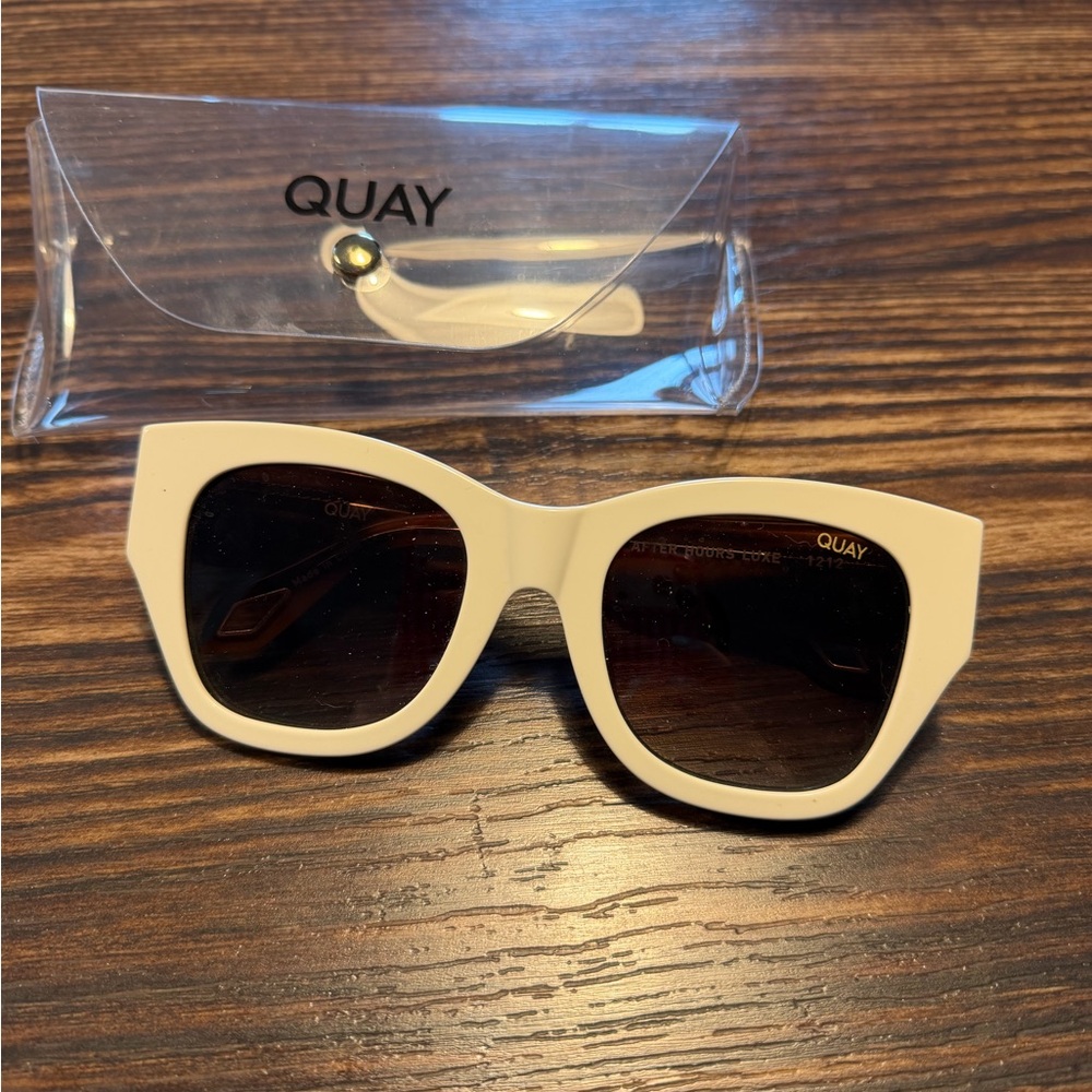 Quay Australia White Cat-Eye Sunglasses with Dark Lenses